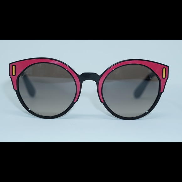 Amazing pair of Prada Sunglasses - Picture 1 of 3